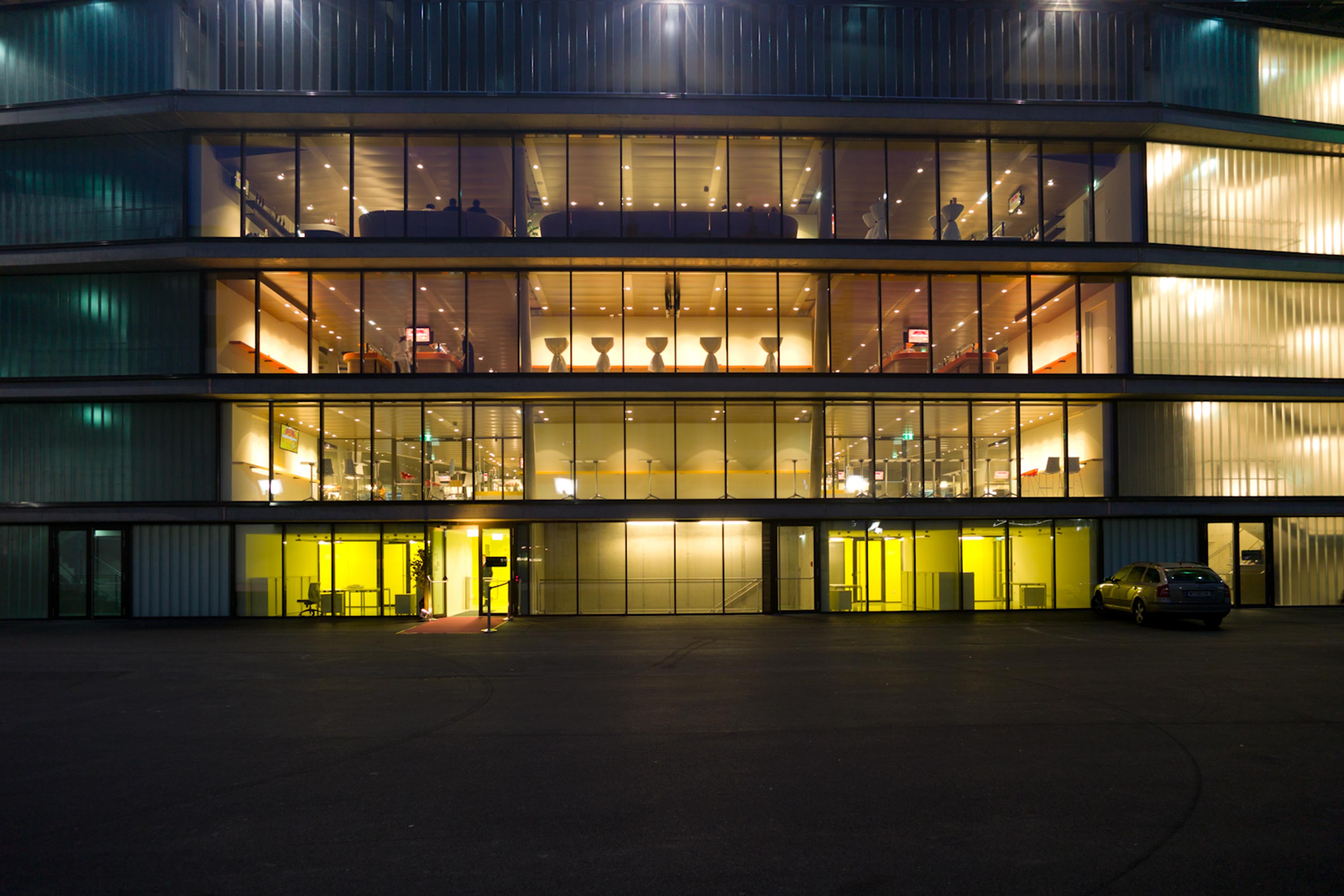 Erste Bank Arena, Halle 1 mit VIP Bereich. Foto: Berger+Parkkinen Architekten