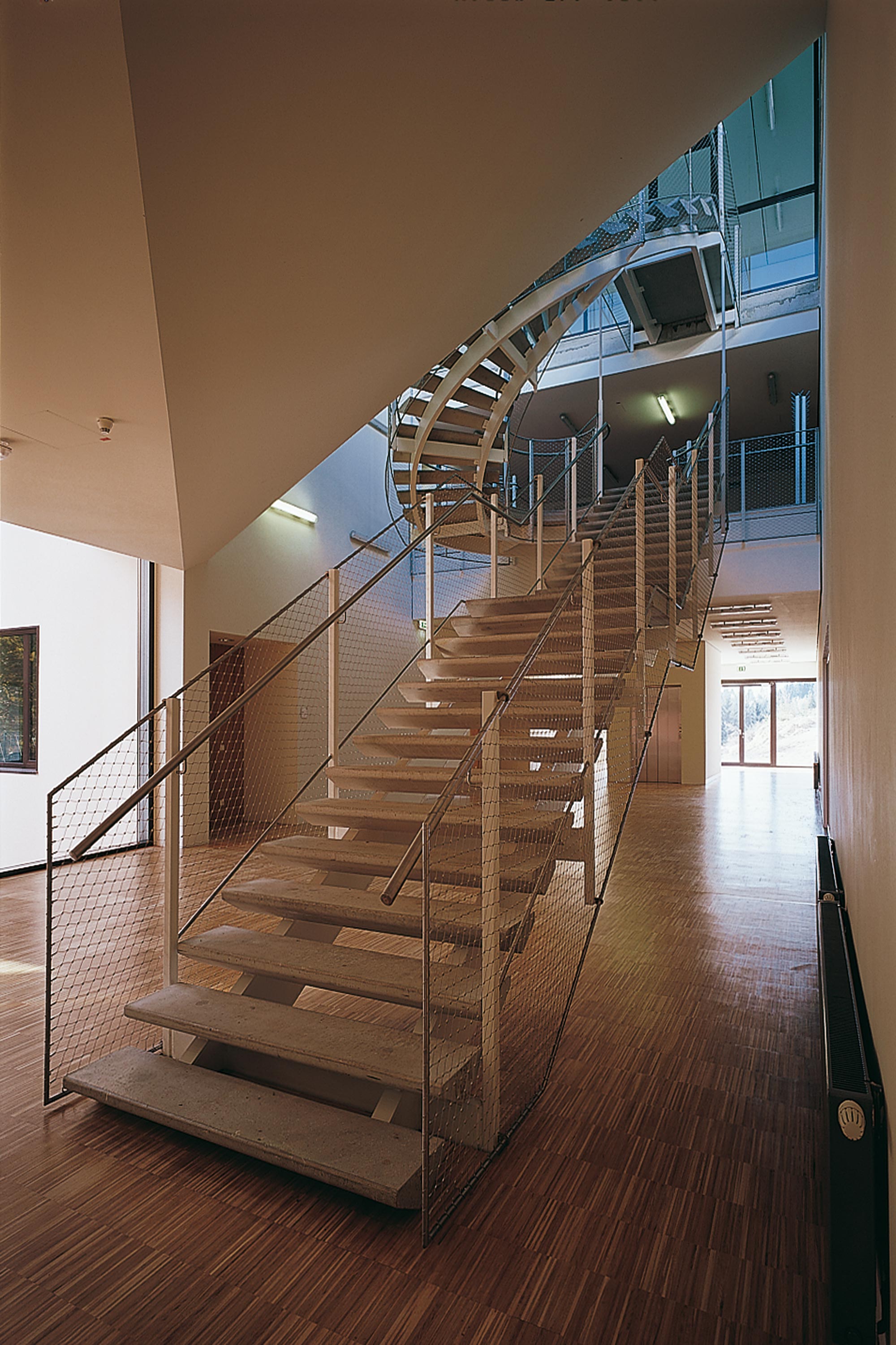 University of Applied Sciences, Hagenberg, stairway from the lecture halls to the foyer. Photo: Gerald Zugmann | Berger+Parkkinen Architekten