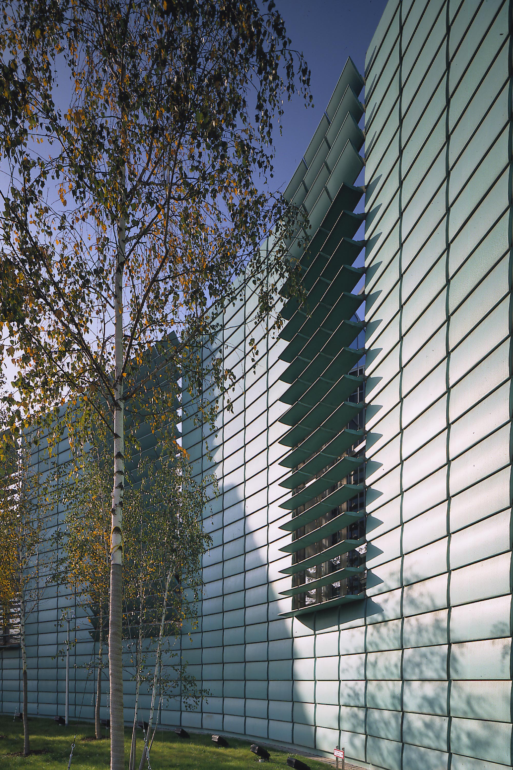 Nordische Botschaften Berlin, Kupferband . Foto: Christian Richters | Berger+Parkkinen Architekten
