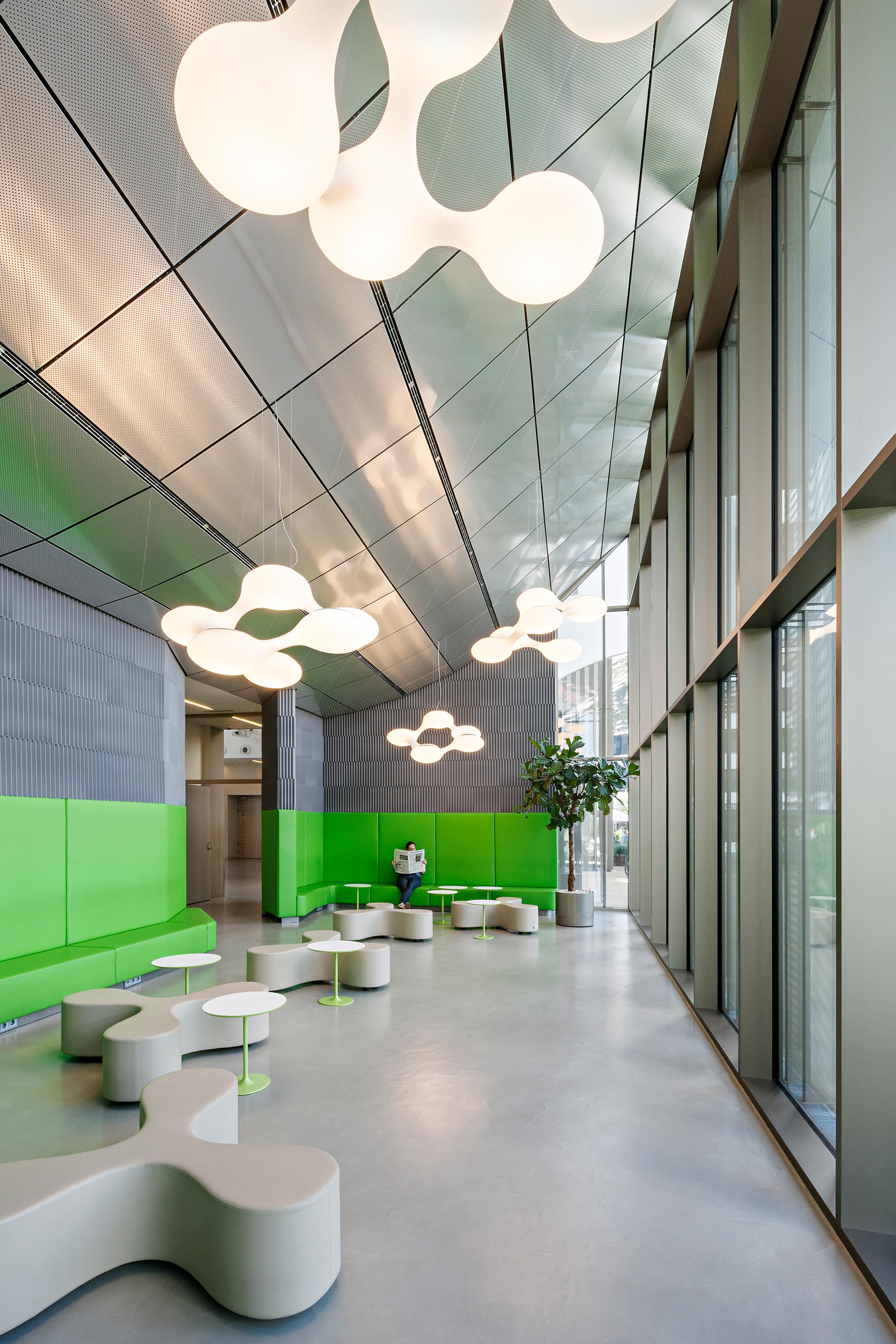 Paracelsus Medical University, Green Corner. Photo: Hertha Hurnaus | Berger+Parkkinen Architekten