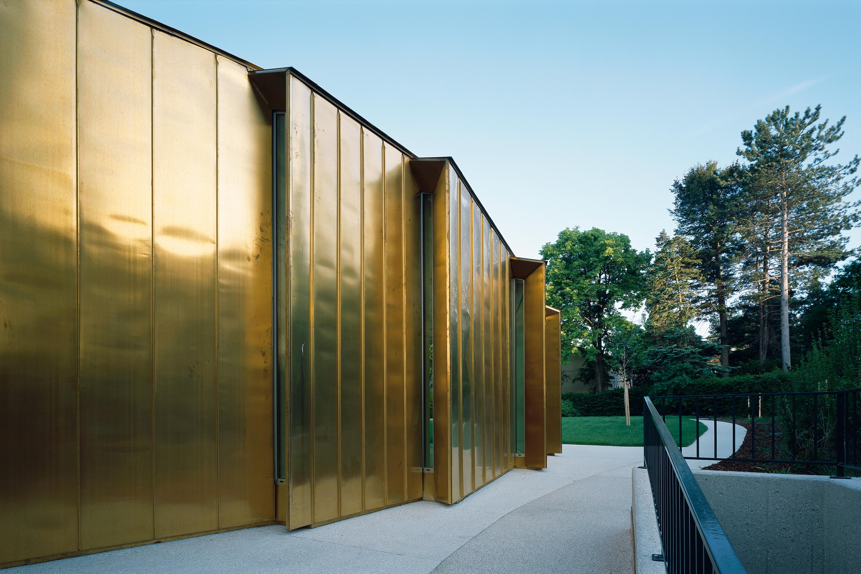 Residence of the Royal Norwegian Embassy, exterior view of the dining room. Photo: Gerald Zugmann | Berger+Parkkinen Architekten