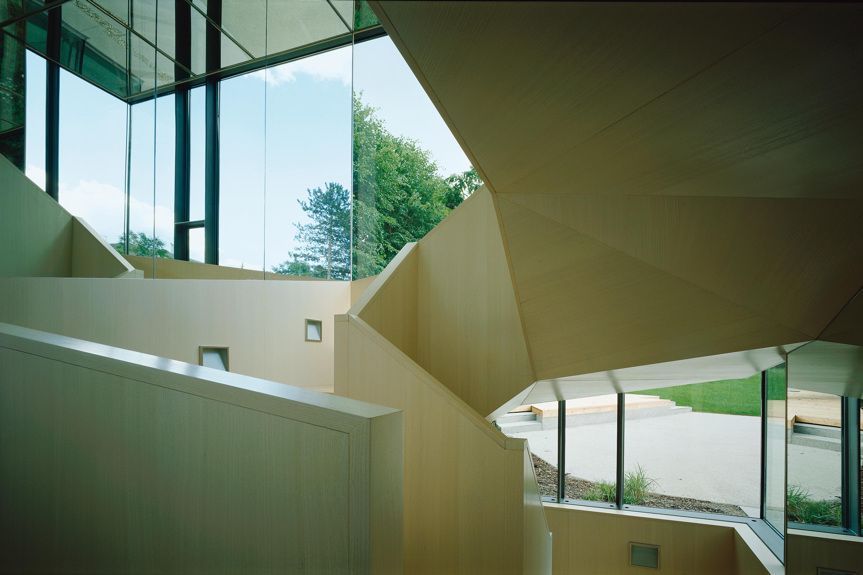 Residence of the Royal Norwegian Embassy, stairs in the garden. Photo: Gerald Zugmann | Berger+Parkkinen Architekten